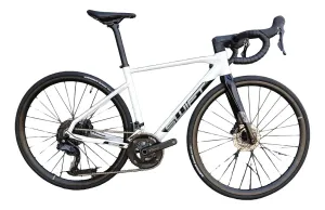 BICICLETA SWIFT ENDURAVOX COMP BRANCO/PRETO 2025 TAM - 51 CM